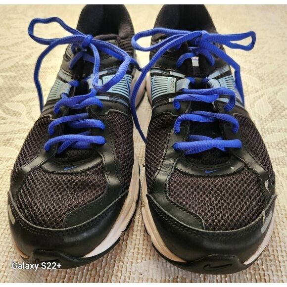 Nike athletic shoes - Picture 4 of 10